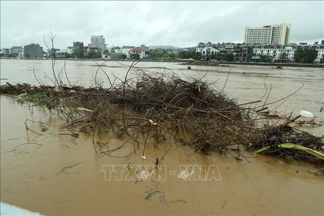 View - 	Lũ sông Hồng dâng cao, tràn vào đường phố Lào Cai